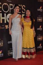 Kareena Kapoor at People_s Choice Awards in Mumbai on 27th Oct 2012 (129).JPG